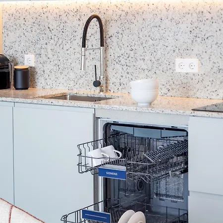 Elegant 1br Retreat Near Metro By Lovelystay Apartament