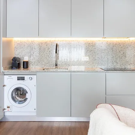 Elegant 1br Retreat Near Metro By Lovelystay * Vila Nova de Gaia
